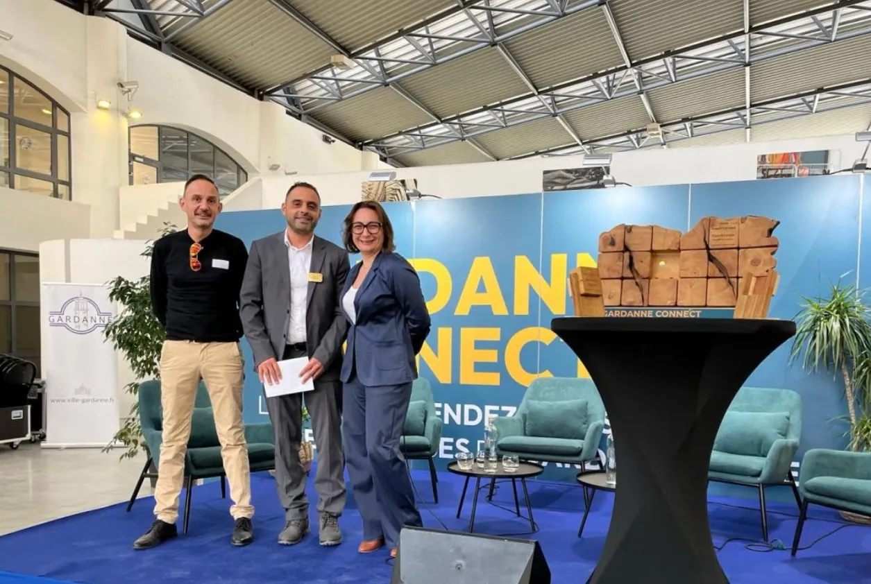 L’équipe Eau 808 sur la scène des Trophées Gardanne Connect 2026 à Gardanne